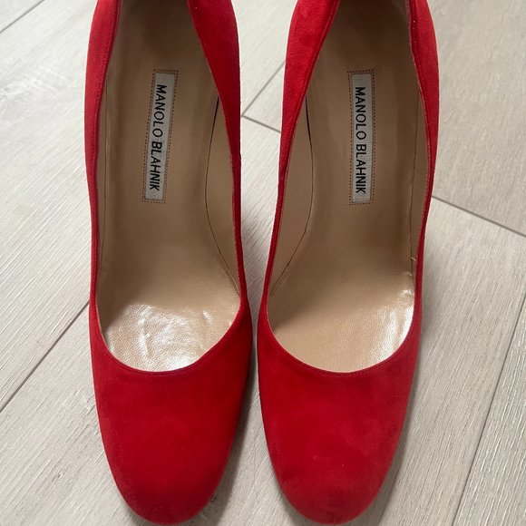 Manolo Blahnik suede Red rounded toe pumps - Picture 1 of 3